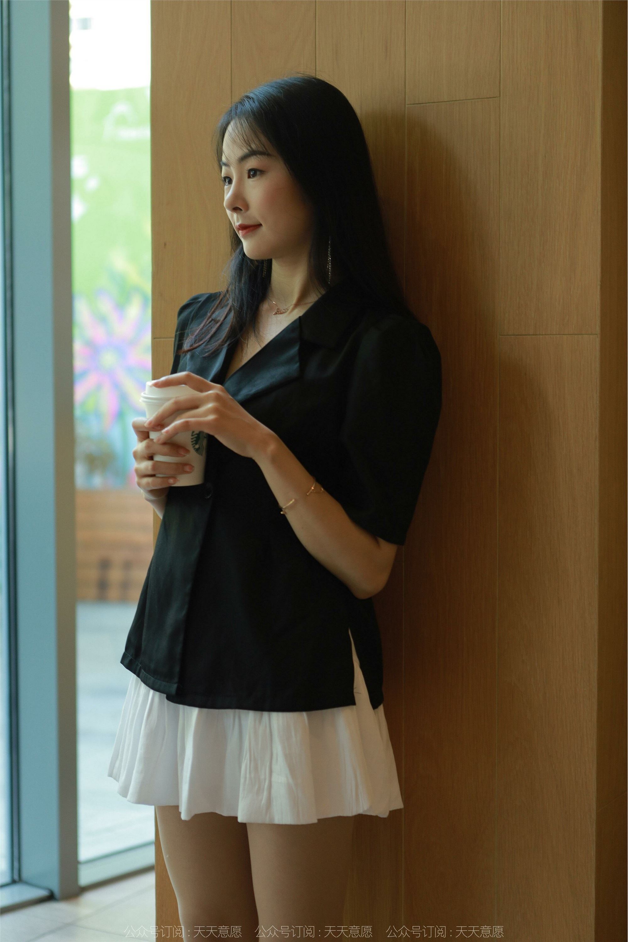 IESS异思趣向  2022.05.06 丝享家 1080：小金《简约黑色凉鞋》